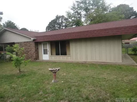 Exterior - 4 Mohawk Dr, Searcy, AR 72143 photo 4 of 5
