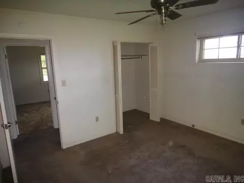 Bedroom - 4 Mohawk Dr, Searcy, AR 72143 photo 2 of 3