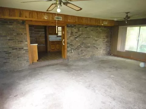 Living - 4 Mohawk Dr, Searcy, AR 72143 photo 5 of 5