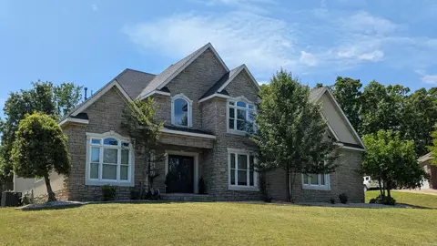 2111 Autumn Dr, Jonesboro, AR 72404