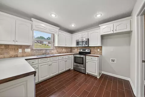 Kitchen - 25 Highplains Dr, Cabot, AR 72023 photo 1 of 2