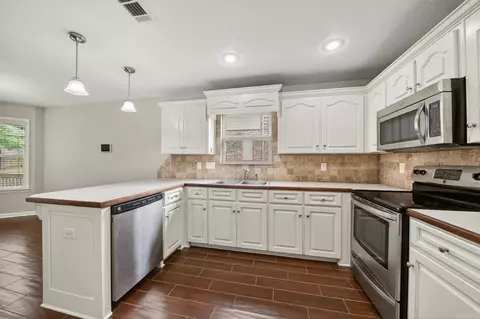 Kitchen - 25 Highplains Dr, Cabot, AR 72023 photo 2 of 2