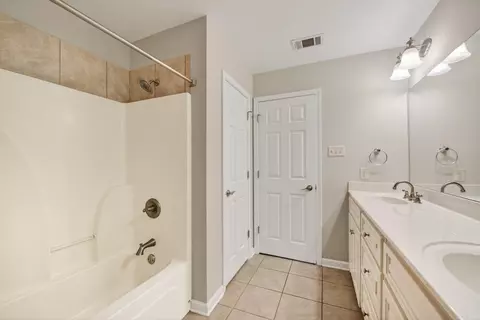 Bath - 25 Highplains Dr, Cabot, AR 72023 photo 3 of 4