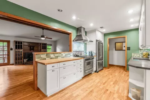 Kitchen - 43 Eve, Conway, AR 72034 photo 2 of 4