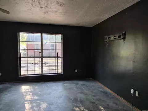 Living - 1707 S Oak St, Pine Bluff, AR 71601 photo 1 of 3