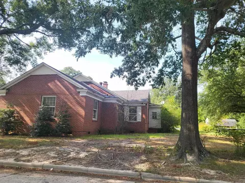 Exterior - 1707 S Oak St, Pine Bluff, AR 71601 photo 3 of 9
