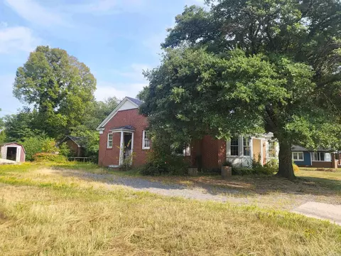 Exterior - 1707 S Oak St, Pine Bluff, AR 71601 photo 5 of 9