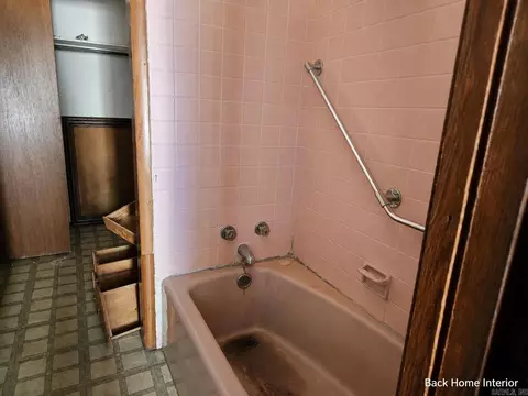 Bath - 1707 S Oak St, Pine Bluff, AR 71601 photo 1 of 1