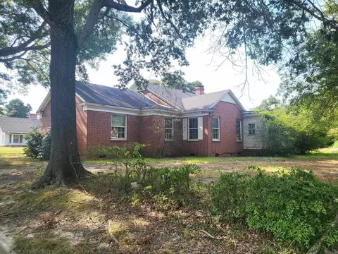 Exterior - 1707 S Oak St, Pine Bluff, AR 71601 photo 4 of 9
