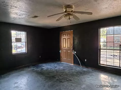 Living - 1707 S Oak St, Pine Bluff, AR 71601 photo 3 of 5