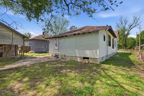 Exterior - 2115 S Cherry St, Pine Bluff, AR 71601 photo 4 of 6
