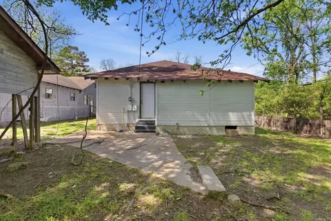 Exterior - 2115 S Cherry St, Pine Bluff, AR 71601 photo 5 of 6