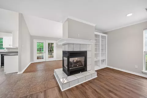 Living - 95 Springwood Ct, Cabot, AR 72023 photo 4 of 10