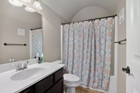 Bath - 8007 N Haven Dr, Alexander, AR 72002 photo 1 of 4