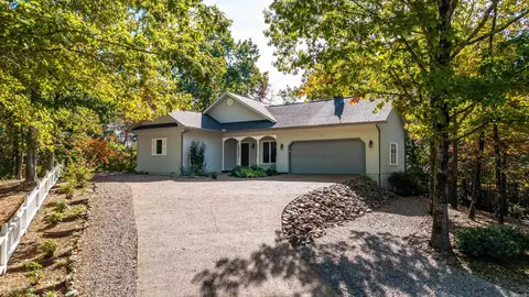 2 Guindola Cir, Hot Springs Village, AR 71909