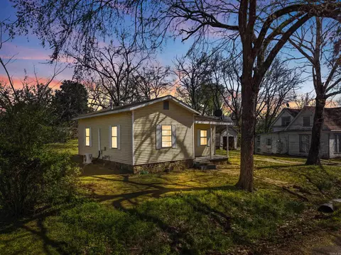 202 N Griffin St, Morrilton, AR 72110