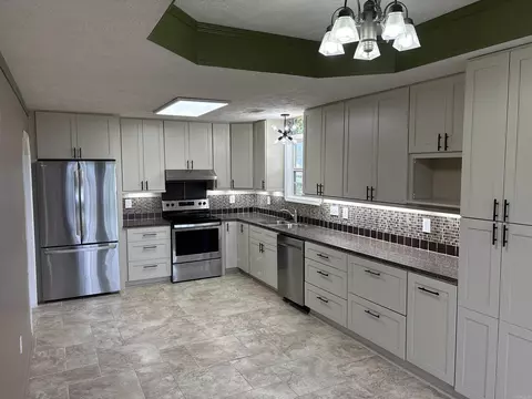 Kitchen - 1660 Nighthawk Cir, Conway, AR 72034 photo 1 of 2