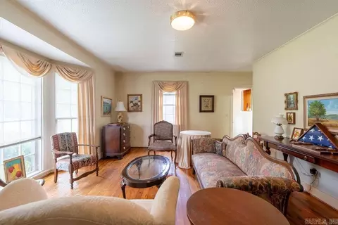 Living - 404 W Curran St, Des Arc, AR 72040 photo 4 of 8