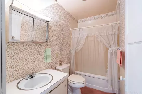 Bath - 404 W Curran St, Des Arc, AR 72040 photo 2 of 2