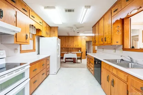 Kitchen - 404 W Curran St, Des Arc, AR 72040 photo 3 of 5