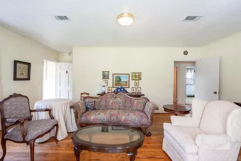 Living - 404 W Curran St, Des Arc, AR 72040 photo 5 of 8