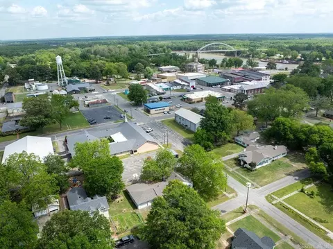 View/Area - 404 W Curran St, Des Arc, AR 72040 photo 1 of 5