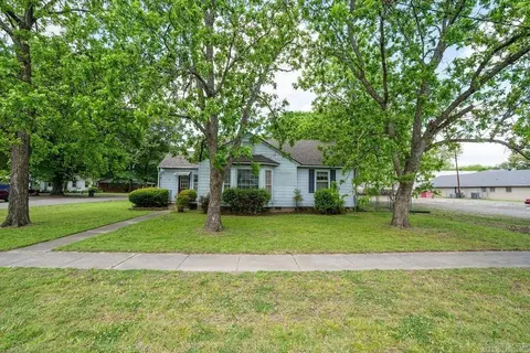 Exterior - 404 W Curran St, Des Arc, AR 72040 photo 5 of 7