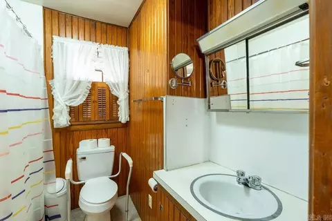 Bath - 404 W Curran St, Des Arc, AR 72040 photo 1 of 2