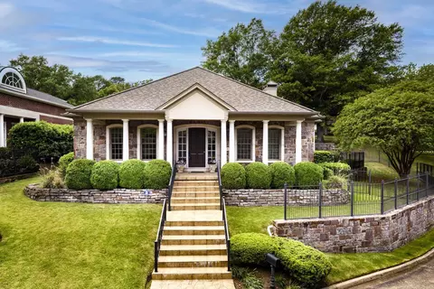 18 St Johns Pl, Little Rock, AR 72207