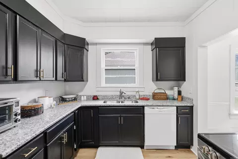 Kitchen - 1828 Johnston Ave, Conway, AR 72034 photo 3 of 5