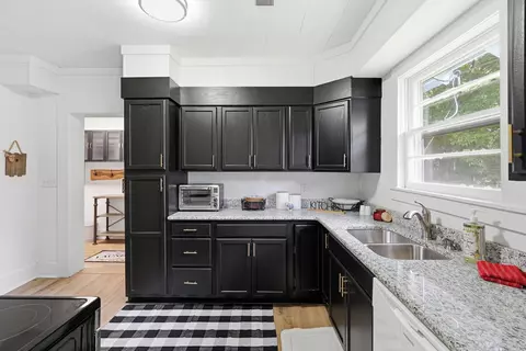 Kitchen - 1828 Johnston Ave, Conway, AR 72034 photo 4 of 5