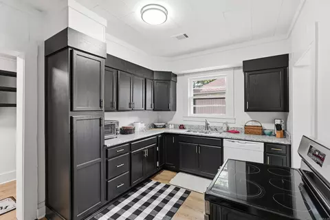 Kitchen - 1828 Johnston Ave, Conway, AR 72034 photo 1 of 5