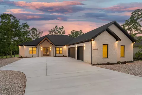 33 Fachado Dr, Hot Springs Village, AR 71909
