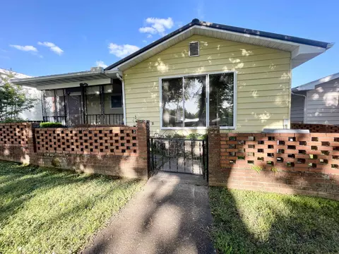 207 Parliament Dr, Horseshoe Bend, AR 72512