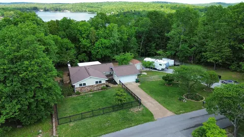 300 Victoria Dr, Horseshoe Bend, AR 72512