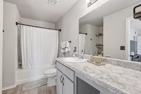 Bath - 8 Spring Ridge Ln, Conway, AR 72032 photo 1 of 3