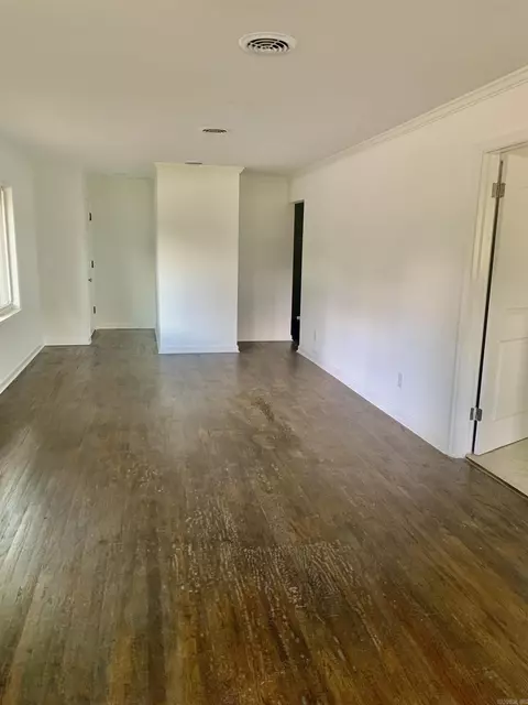Living - 3419 S Olive St, Pine Bluff, AR 71601 photo 3 of 3