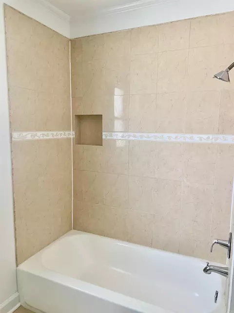 Bath - 3419 S Olive St, Pine Bluff, AR 71601 photo 2 of 4