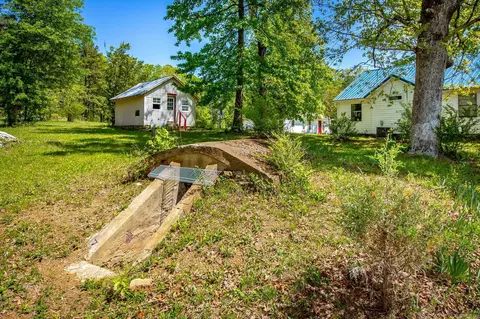 Exterior - 603 Razorback Dr, Clinton, AR 72031 photo 3 of 6