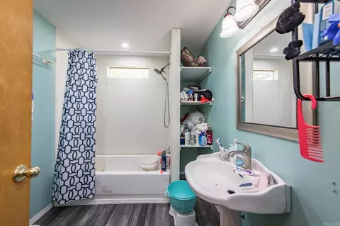 Bath - 603 Razorback Dr, Clinton, AR 72031 photo 1 of 3
