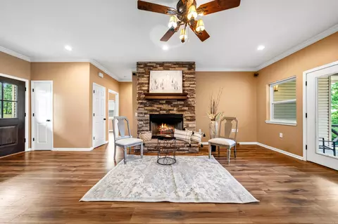 Living - 140 W Hawkview Pl, Royal, AR 71968 photo 3 of 4