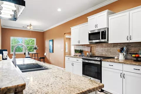 Kitchen - 140 W Hawkview Pl, Royal, AR 71968 photo 5 of 7