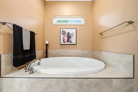Bath - 140 W Hawkview Pl, Royal, AR 71968 photo 5 of 6