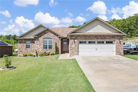 325 Crestwood Ln, Russellville, AR 72802