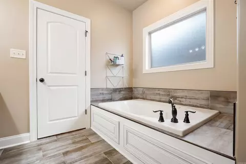 Bath - 6263 Alan Dr, Jonesboro, AR 72404 photo 5 of 5