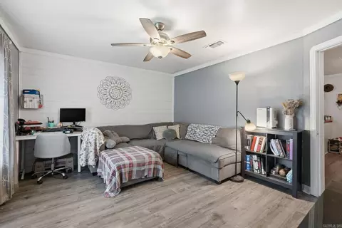 626 W Maple St, Benton, AR 72015 photo 4