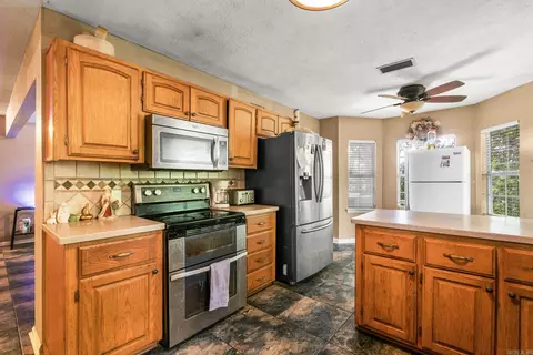 Kitchen - 3075 Sassy Rd, Conway, AR 72034 photo 3 of 3