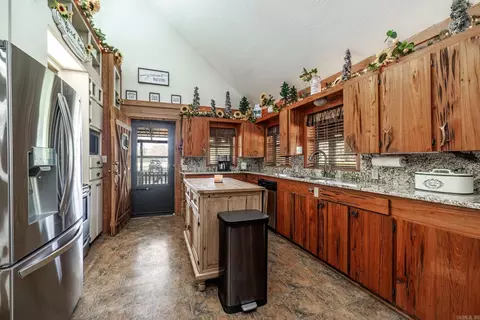 Kitchen - 263 Jenkins Ln, Malvern, AR 72104 photo 3 of 4