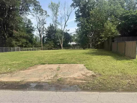 411 Meadow Park Dr, North Little Rock, AR 72117