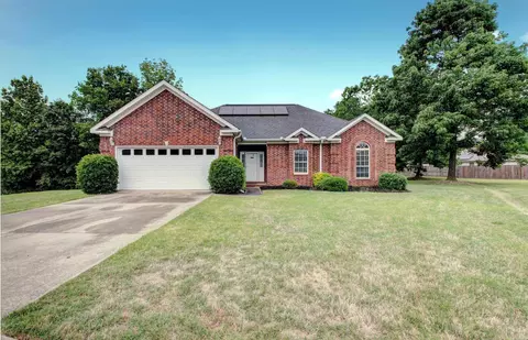 76 Woodridge Dr, Little Rock, AR 72204
